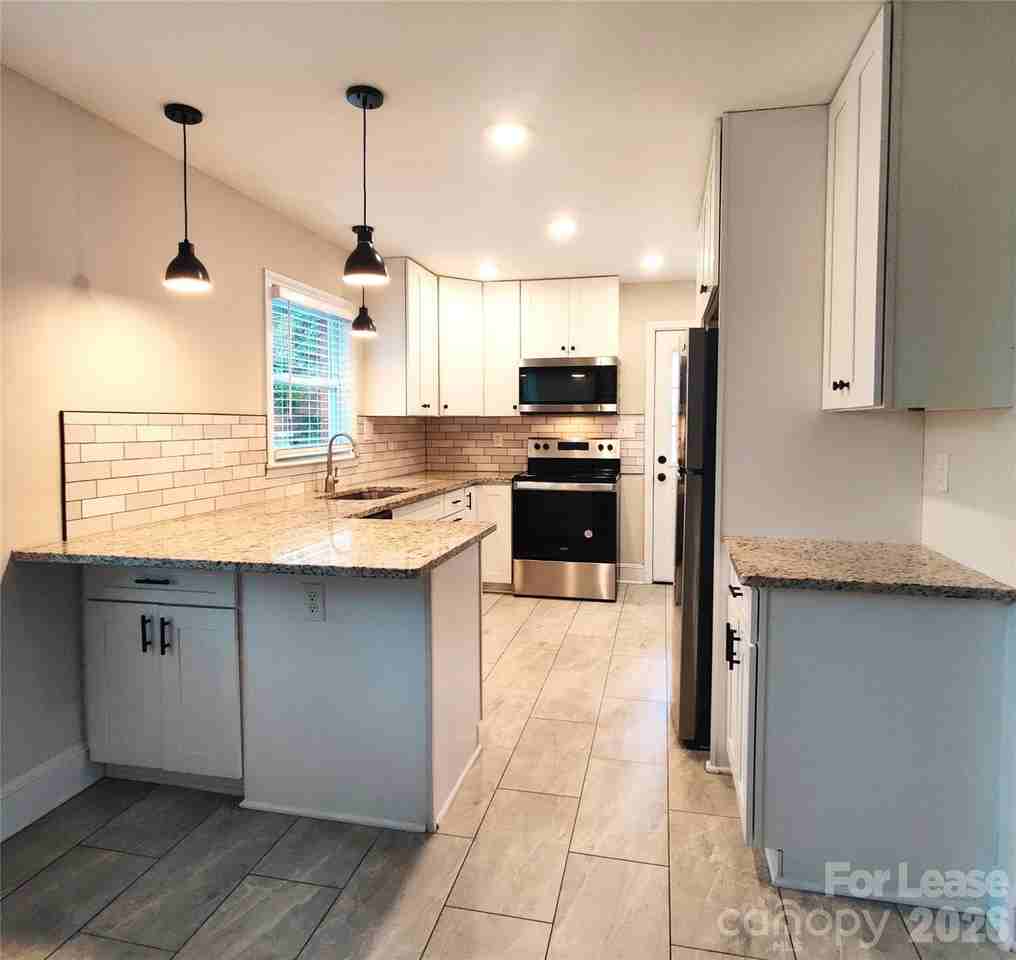 2400 Pruitt St - Photo 3 of 20