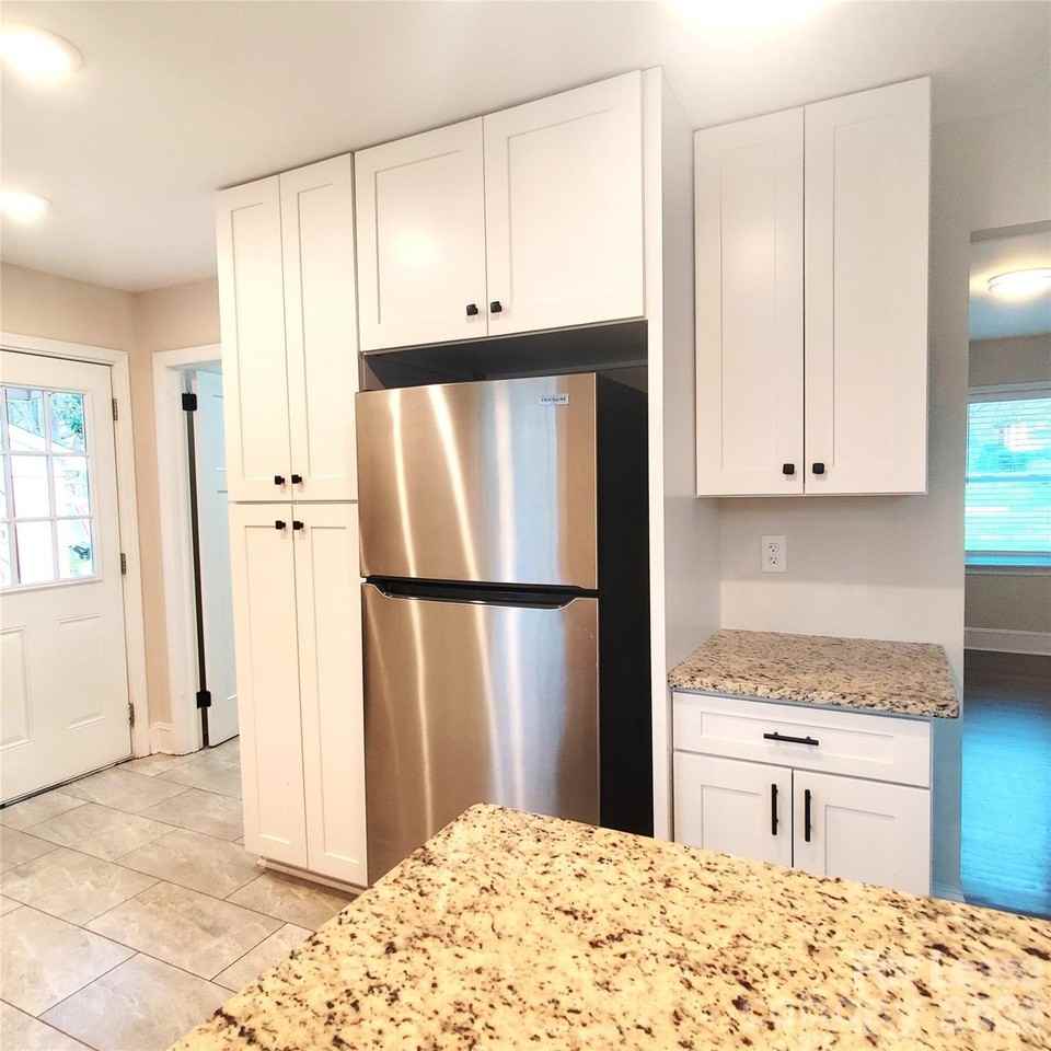 2400 Pruitt St - Photo 4 of 20