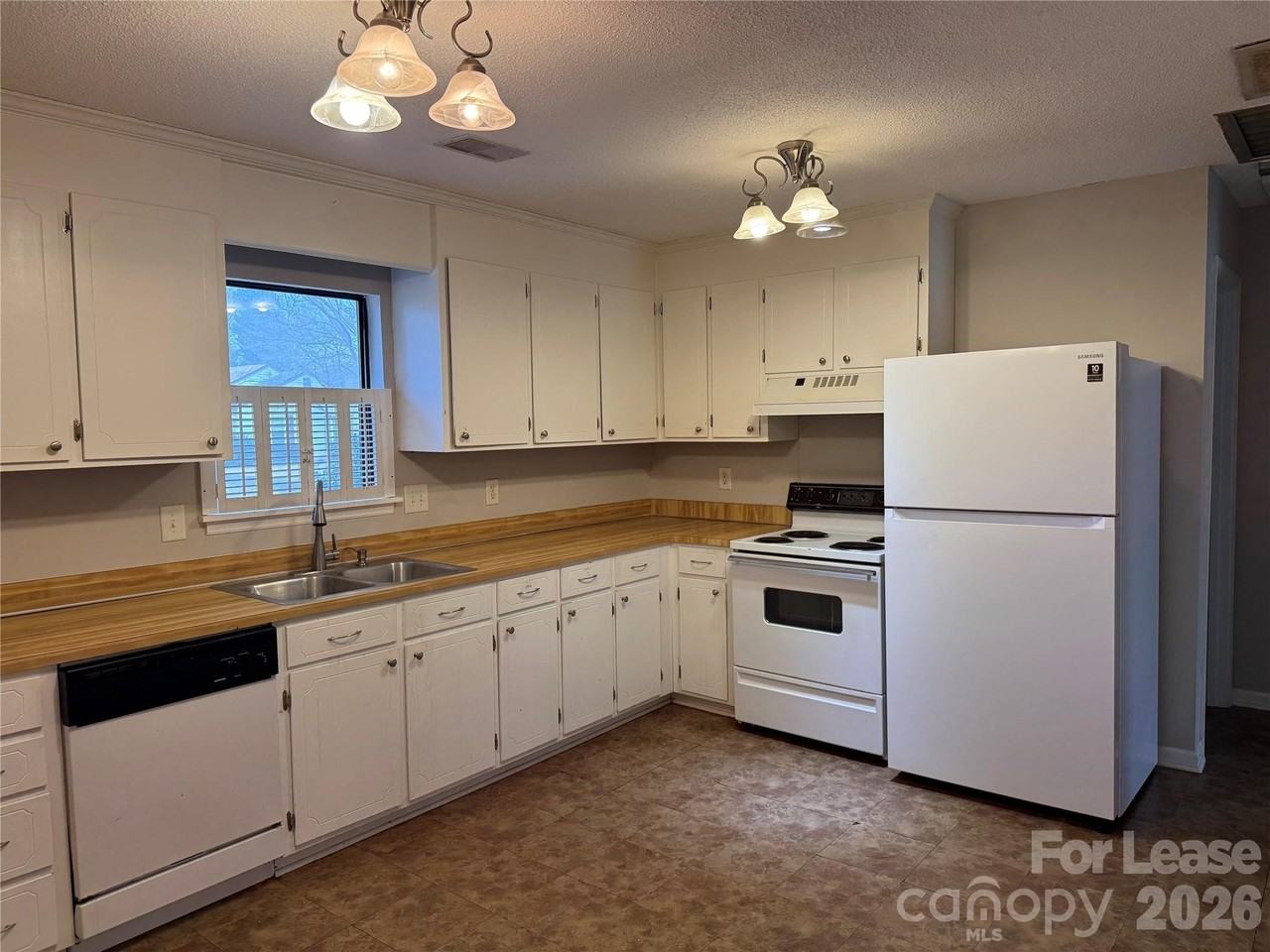 10212 Invershiel Ct - Photo 4 of 13