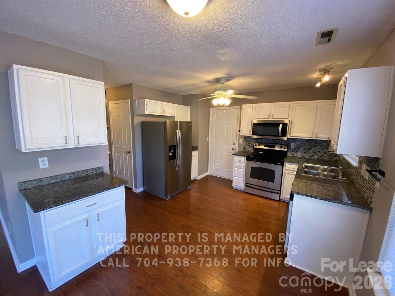 1271 Midlake Rd - Photo 3 of 15