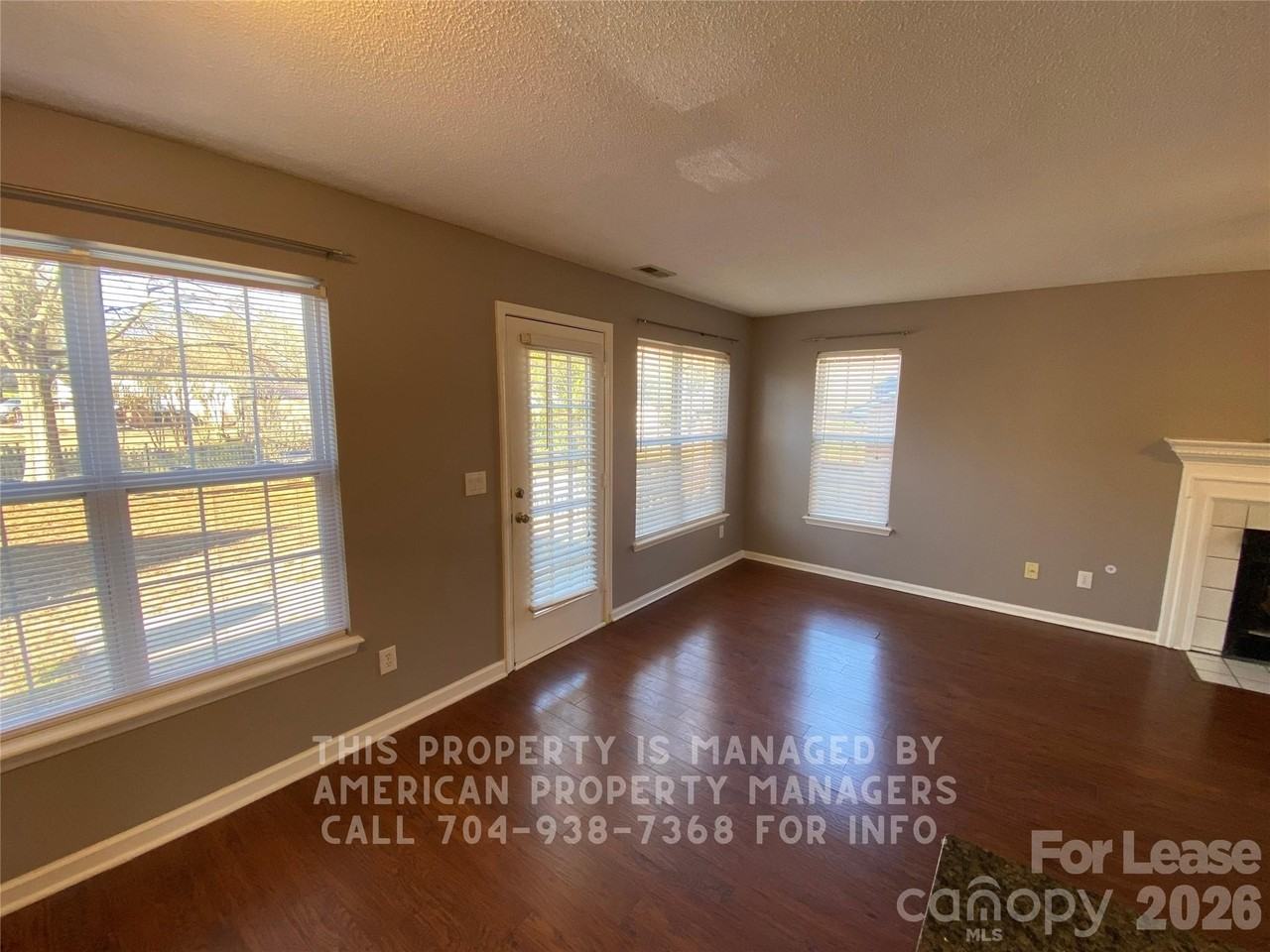 1271 Midlake Rd - Photo 4 of 15