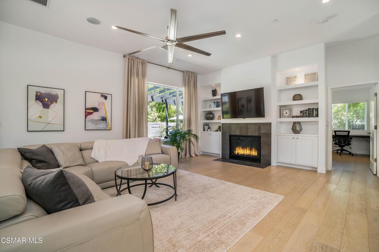 19067 Sprague St - Photo 3 of 28