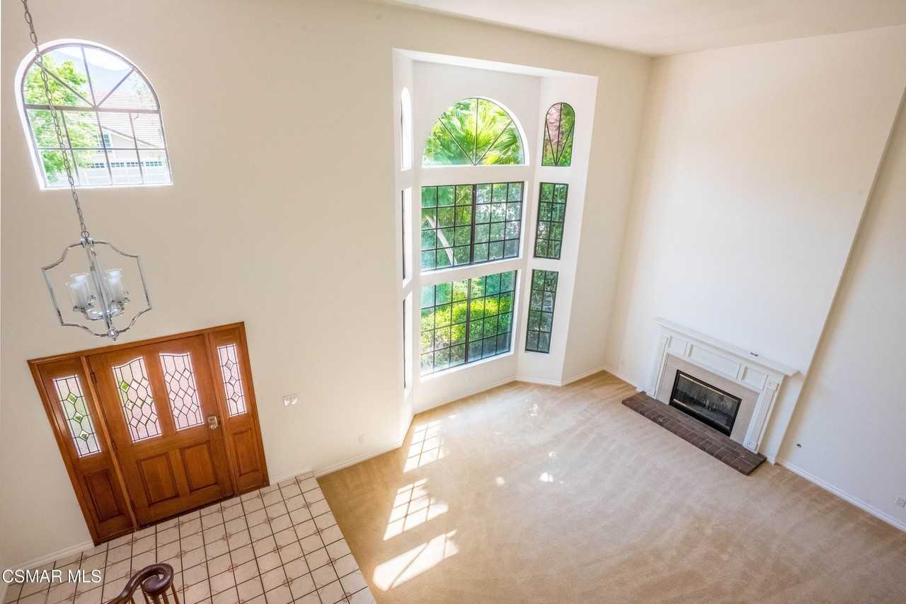 5627 Middle Crest Dr - Photo 3 of 48