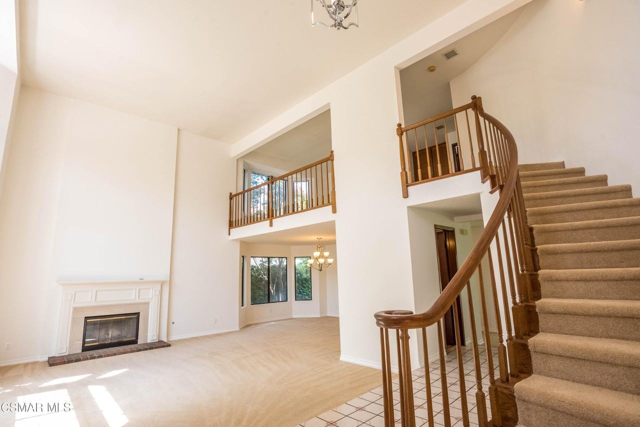 5627 Middle Crest Dr - Photo 4 of 48