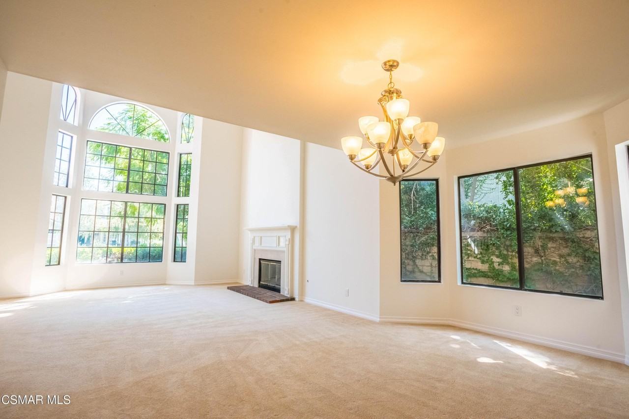 5627 Middle Crest Dr - Photo 5 of 48