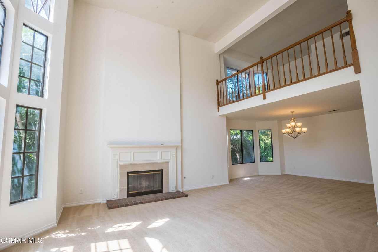 5627 Middle Crest Dr - Photo 7 of 48