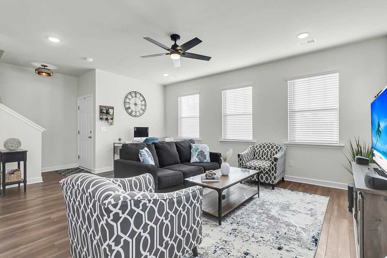 681 Mclernon Trce - Photo 6 of 46