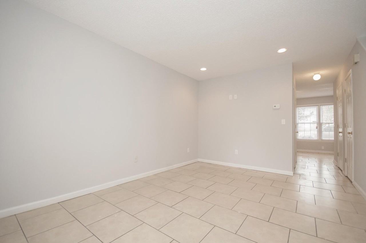 9 Anderson Ave Apt B #B - Photo 3 of 17