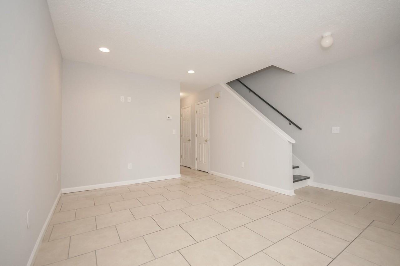 9 Anderson Ave Apt B #B - Photo 4 of 17