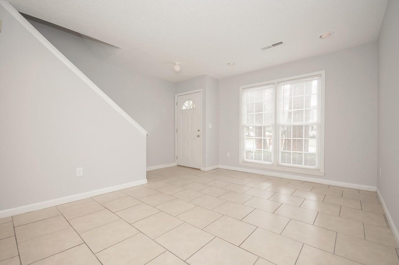 9 Anderson Ave Apt B #B - Photo 5 of 17