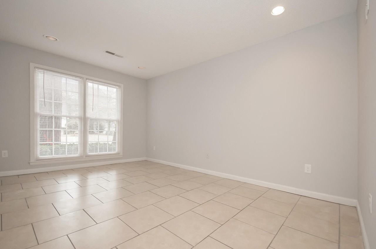 9 Anderson Ave Apt B #B - Photo 6 of 17