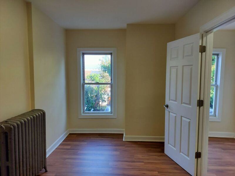 148 Hamilton Ave - Photo 7 of 17