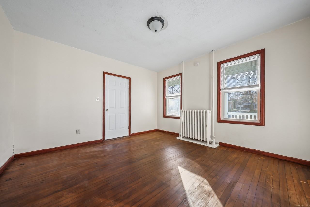 294 Bellevue St - Photo 4 of 24