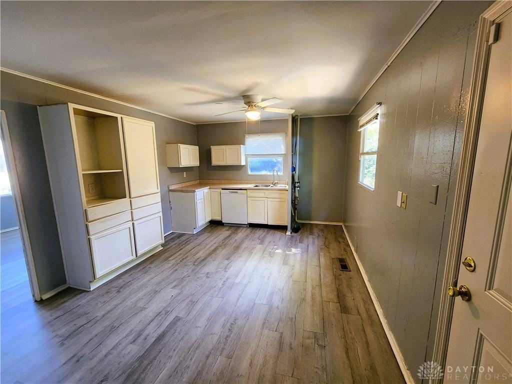 1303 Graystone Dr - Photo 2 of 15