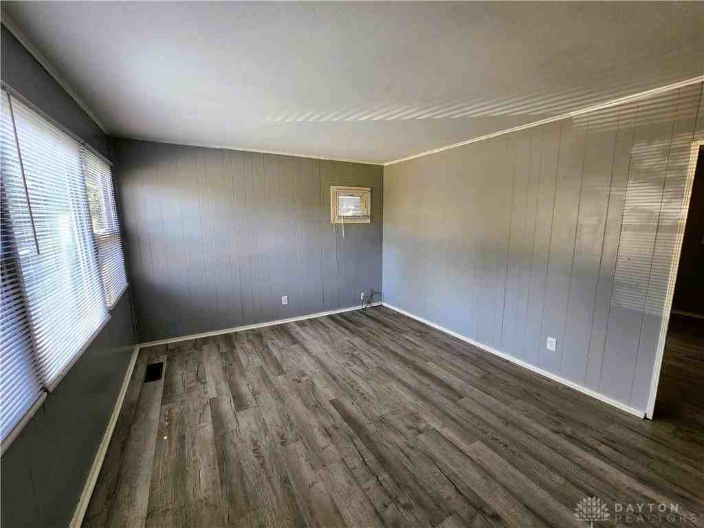 1303 Graystone Dr - Photo 4 of 15