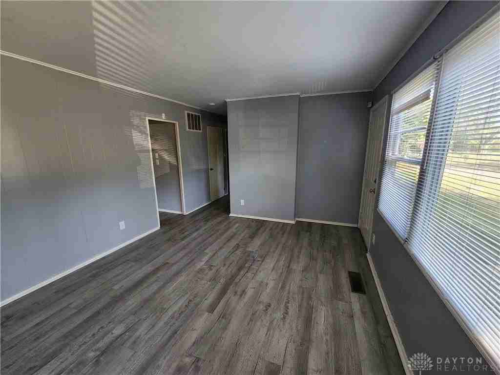 1303 Graystone Dr - Photo 5 of 15