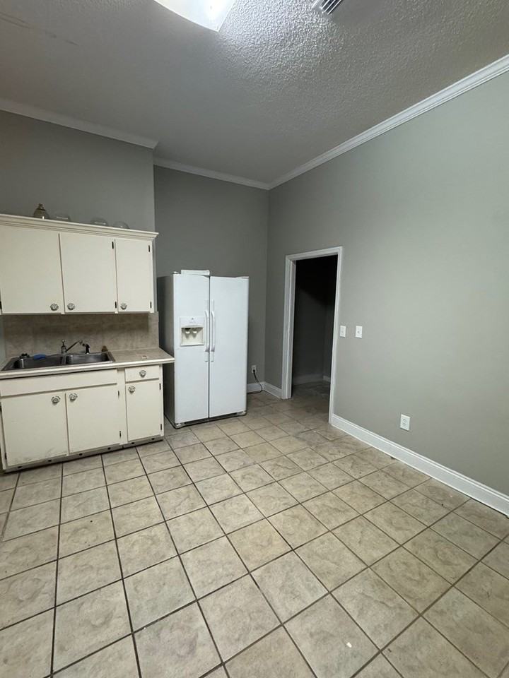 3935 Reeves St - Photo 6 of 14