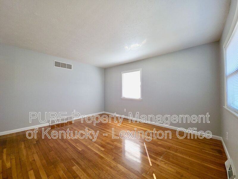 3510 Lansdowne Dr #B - Photo 3 of 22