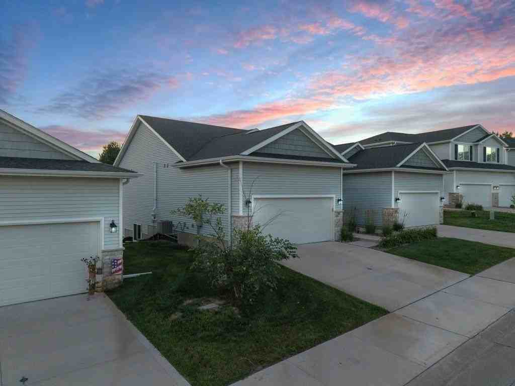 90 Keeneland Ct - Photo 3 of 35