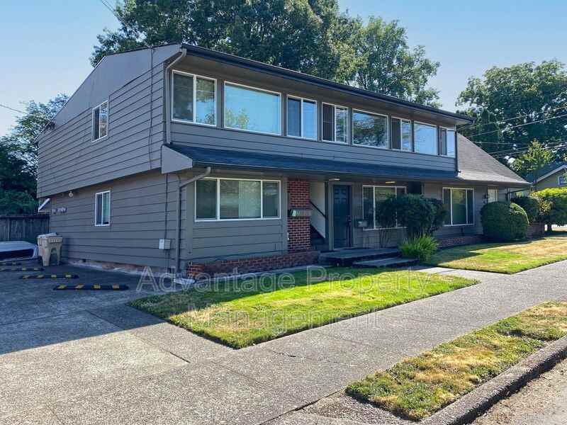 2662 Nw Tyler Ave - Photo 2 of 7