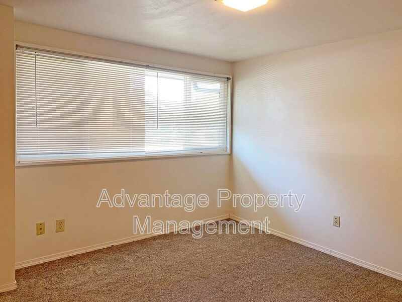 2662 Nw Tyler Ave - Photo 5 of 7