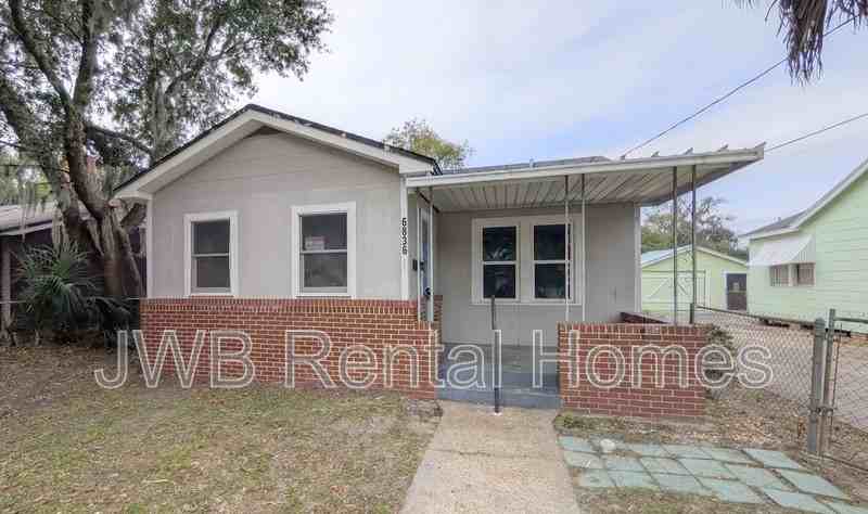 6836 N Pearl St - Photo 2 of 13