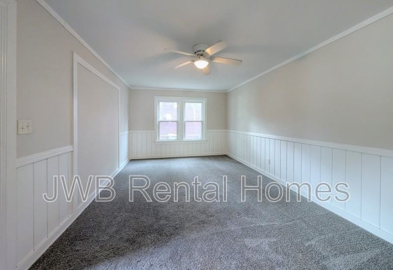 6836 N Pearl St - Photo 5 of 13