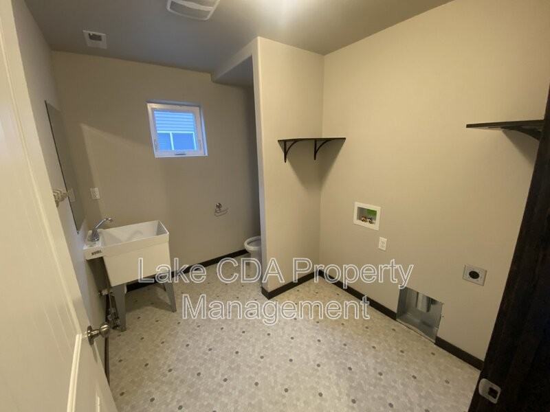 12397 N Cavanaugh Dr - Photo 3 of 35