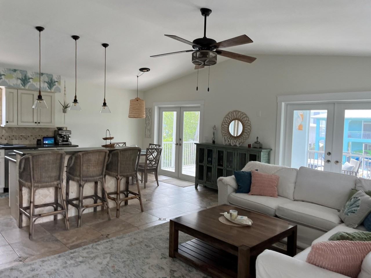 251 Bougainvillea St - Photo 2 of 14