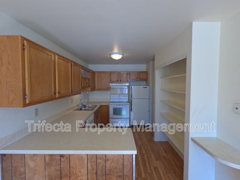 1644 E Pitkin St - Photo 5 of 15