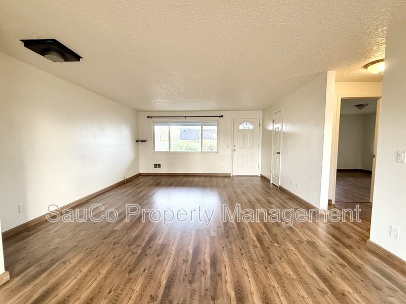 425 S 8th St - Photo 2 of 10