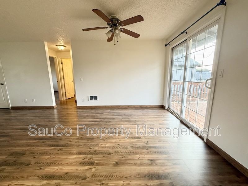 425 S 8th St - Photo 5 of 10