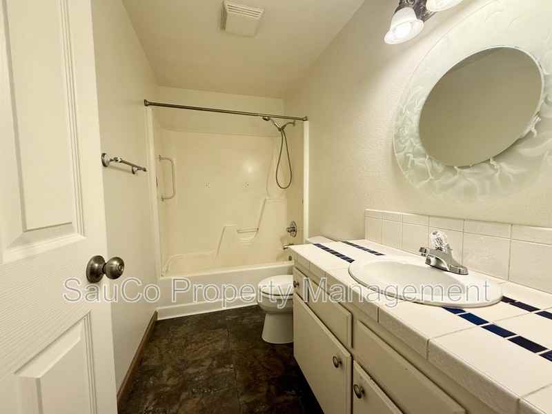 425 S 8th St - Photo 7 of 10