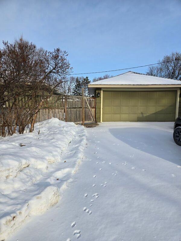 5800 Girard Ave N - Photo 4 of 32