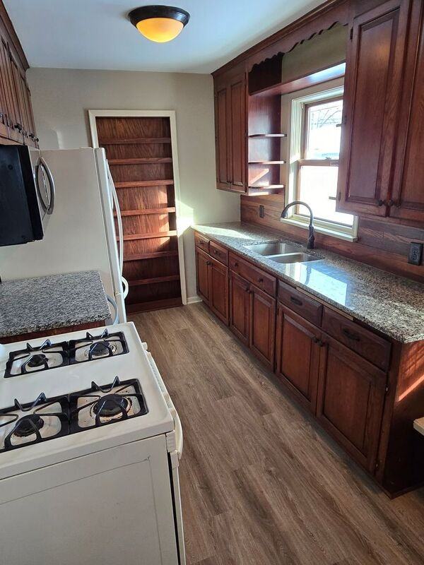 5800 Girard Ave N - Photo 7 of 32