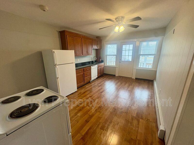 70 Bouvier Ave #2L - Photo 4 of 13