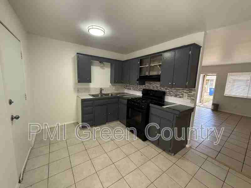 1418 S 73rd East Ave - Photo 4 of 9