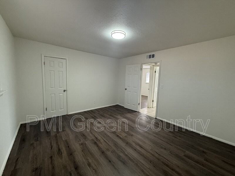 1418 S 73rd East Ave - Photo 7 of 9