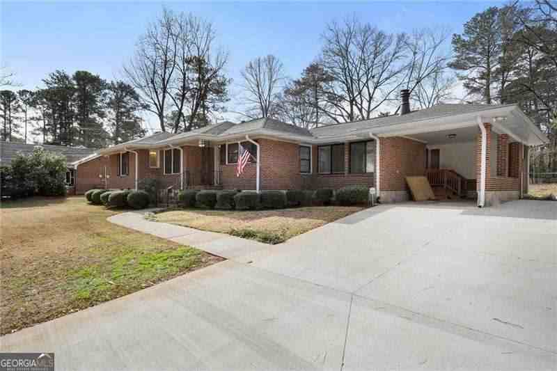 3088 Majestic Cir - Photo 2 of 34