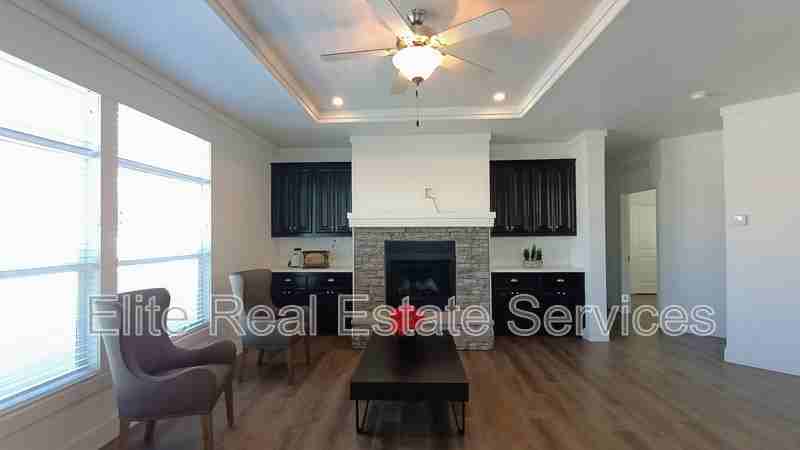 1053 Madison Ave - Photo 6 of 31