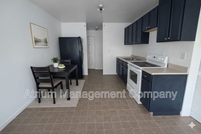 919 Pine St - Photo 3 of 5