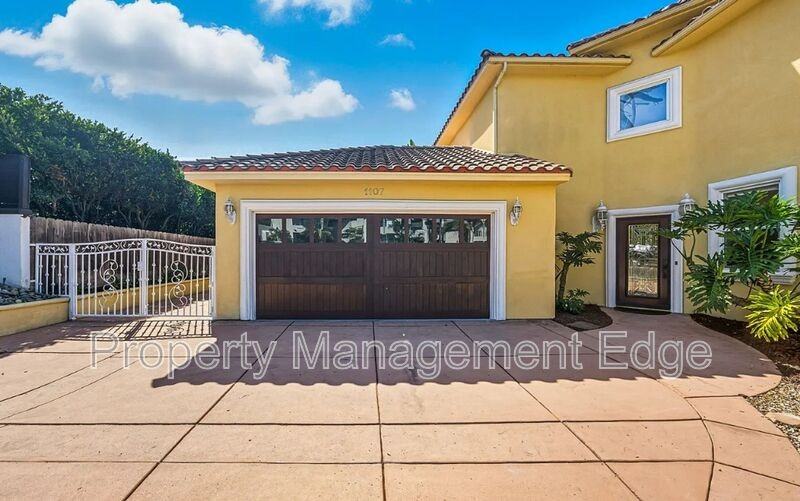 1107 Las Flores Dr - Photo 4 of 29