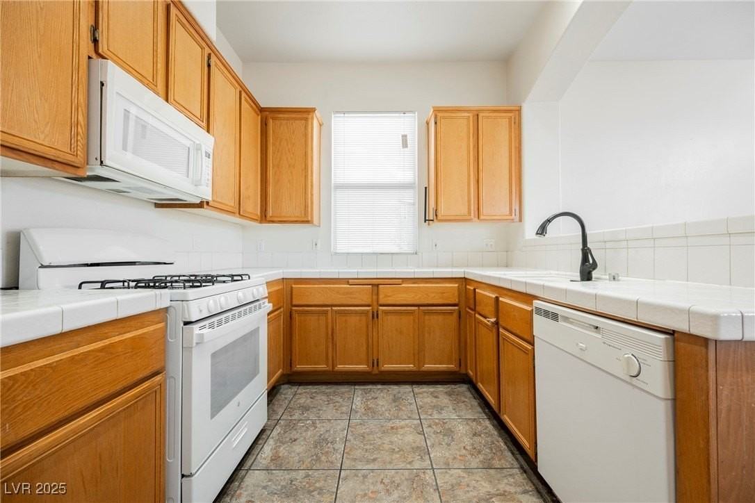 9716 Panorama Cliff Dr - Photo 4 of 45