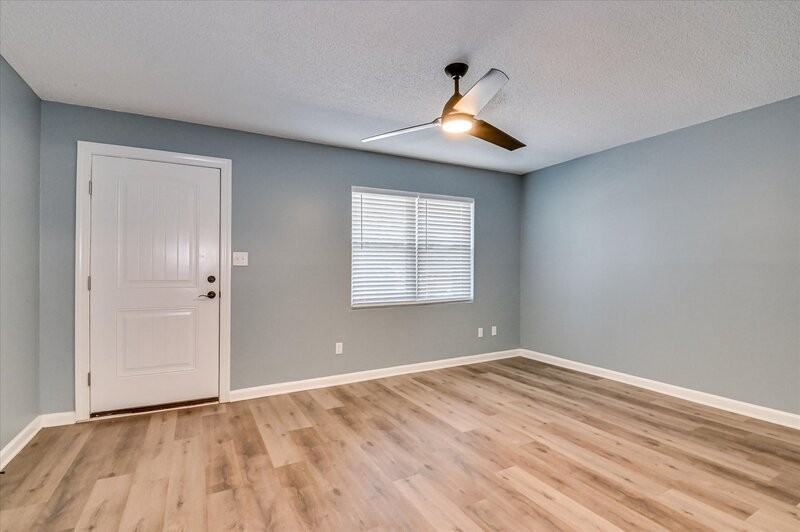 2572 Tara Heights Cir - Photo 6 of 30