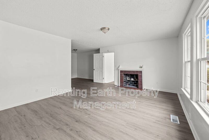 741 9th Ave W - Photo 3 of 23