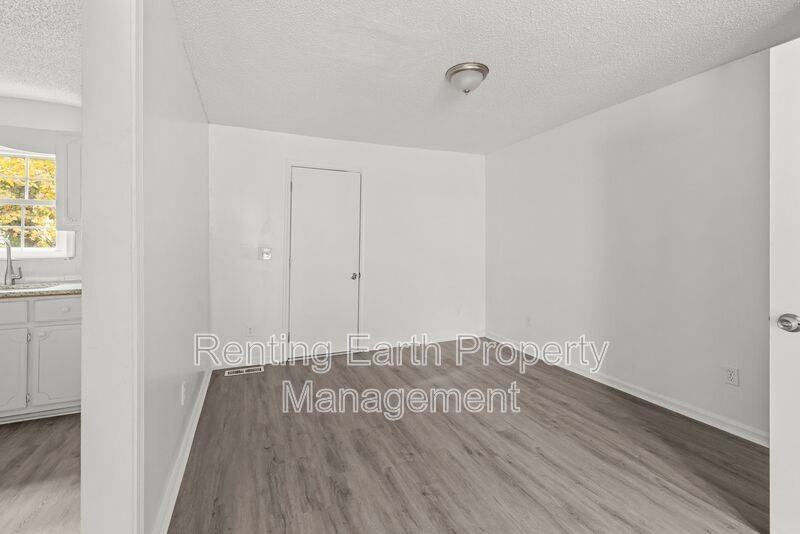 741 9th Ave W - Photo 6 of 23