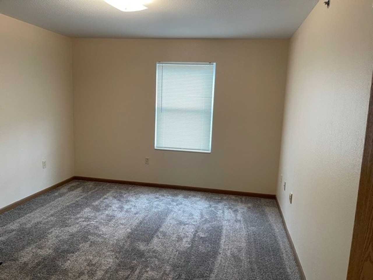 1407 S State St - Photo 3 of 18