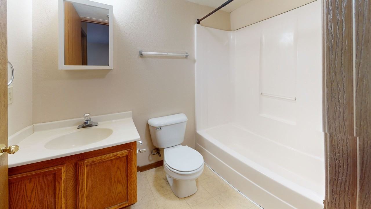 1407 S State St - Photo 5 of 18