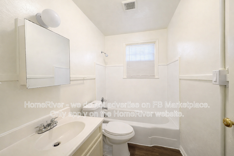 1550 W 11th St - Photo 5 of 16