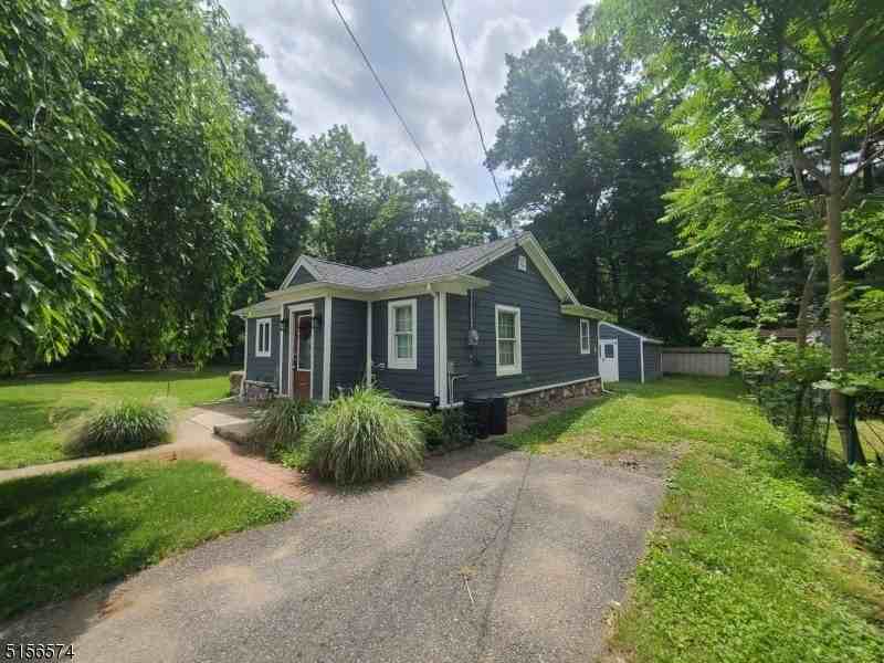 126 Mack St - Photo 3 of 13